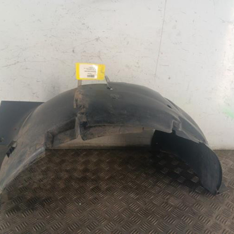Pare boue avant droit RENAULT TRAFIC 2