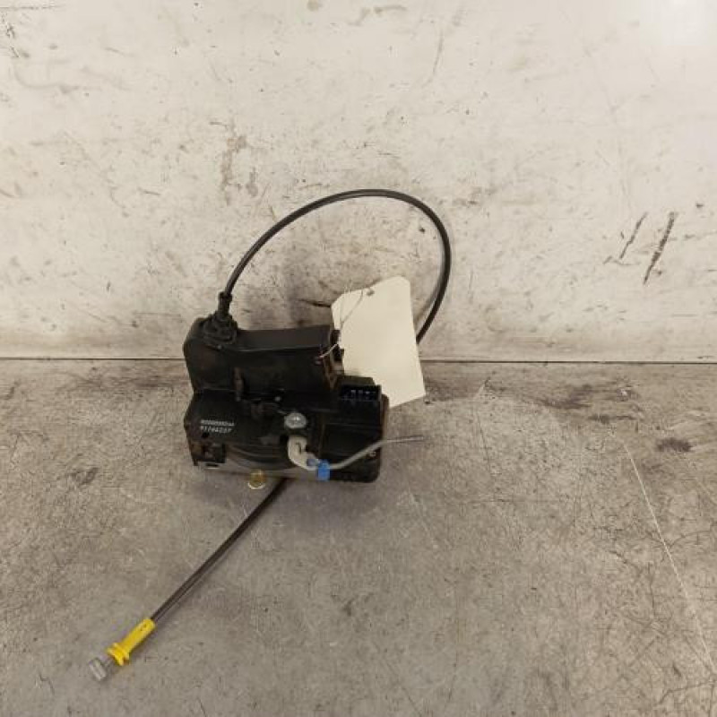 Serrure avant gauche RENAULT TRAFIC 2 Serrure avant gauche RENAULT TRAFIC 2