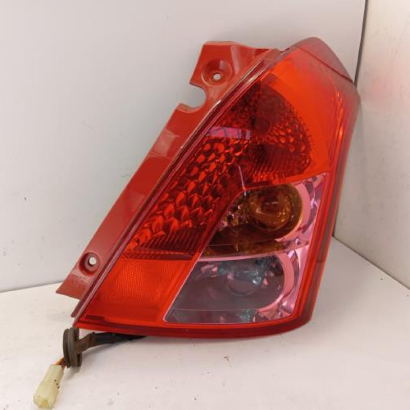 Feu arriere principal droit (feux) SUZUKI SWIFT 3 Feu arriere principal droit (feux) SUZUKI SWIFT 3