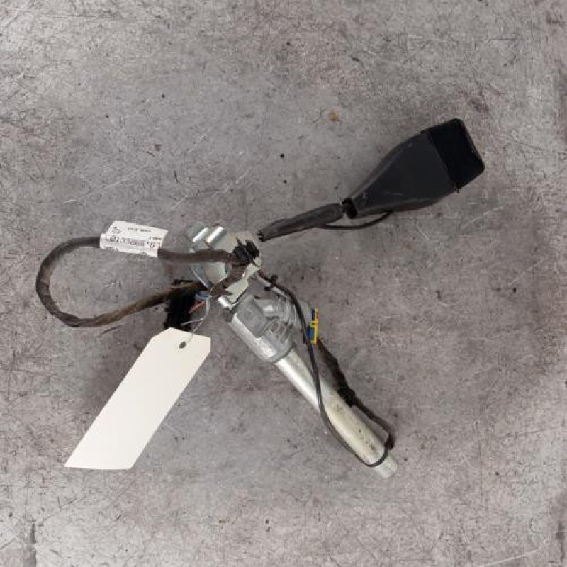 Attache ceinture avant gauche RENAULT KANGOO 2