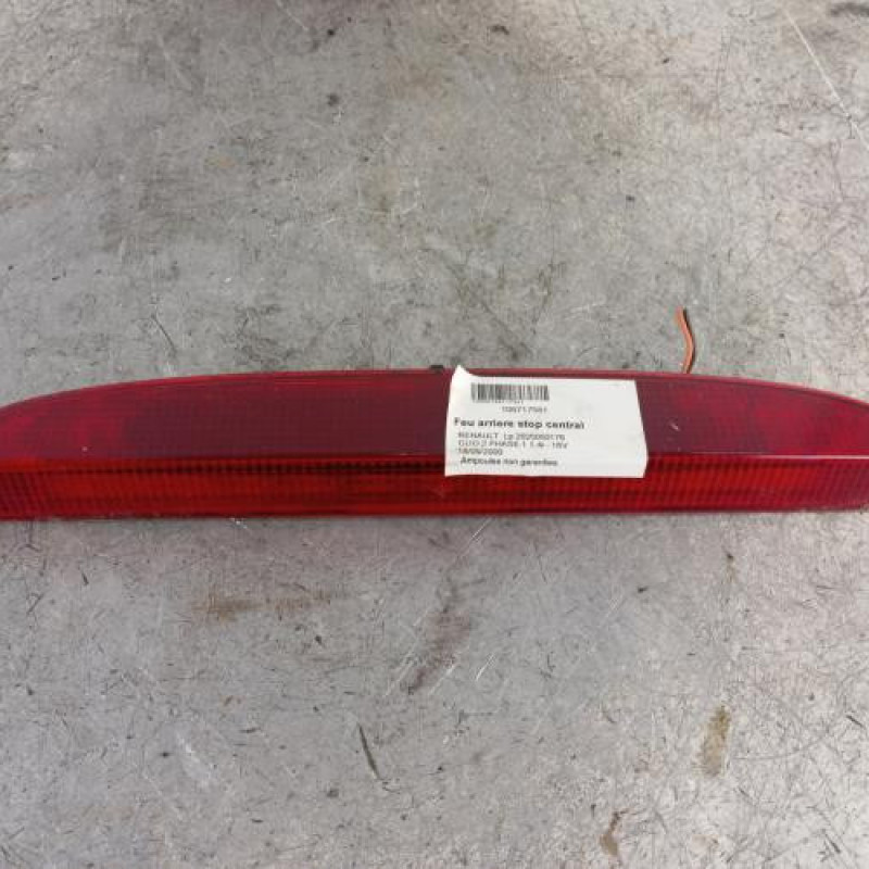 Feu arriere stop central RENAULT CLIO 2 Feu arriere stop central RENAULT CLIO 2
