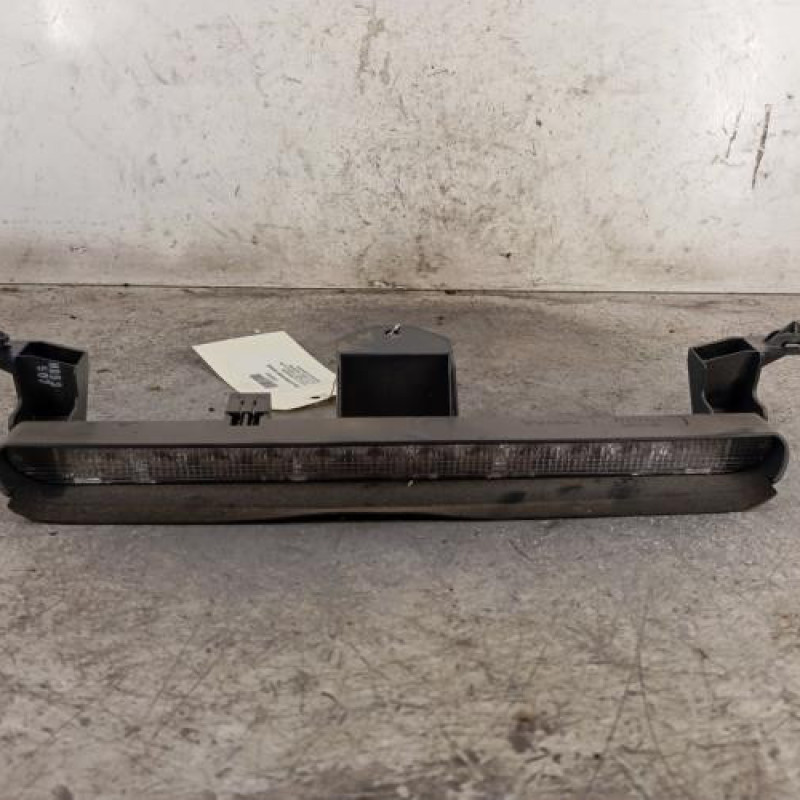 Feu arriere stop central VOLVO V 70 2 Feu arriere stop central VOLVO V 70 2