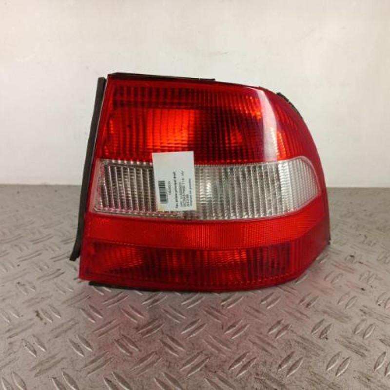 Feu arriere principal droit (feux) OPEL VECTRA B Feu arriere principal droit (feux) OPEL VECTRA B