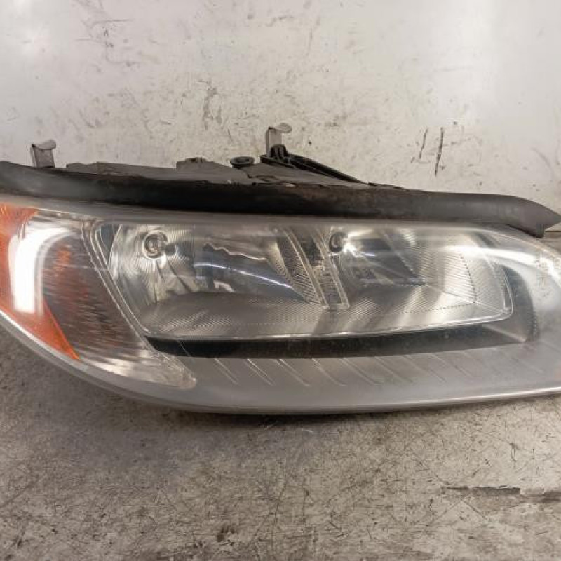 Optique avant principal droit (feux)(phare) VOLVO V 70 2