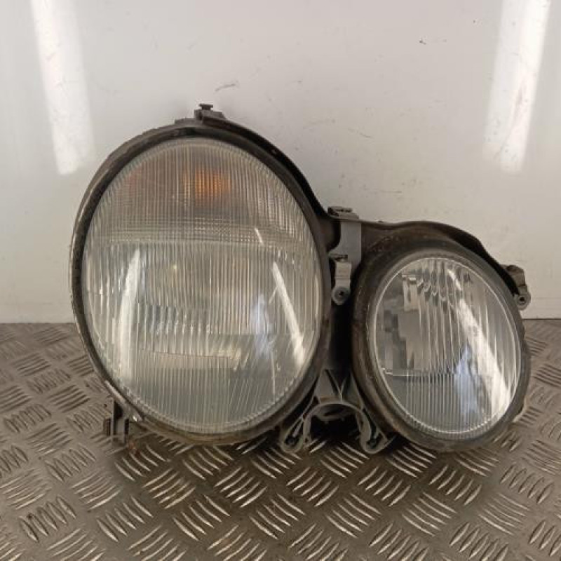 Optique avant principal droit (feux)(phare) MERCEDES CLASSE E 210