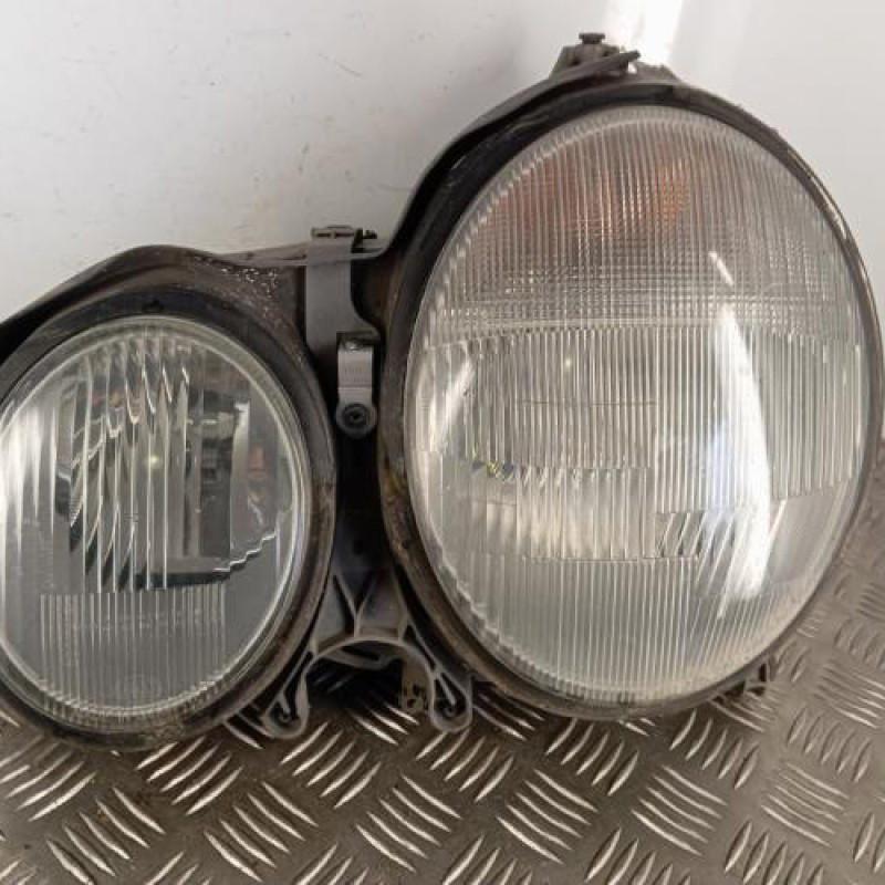 Optique avant principal gauche (feux)(phare) MERCEDES CLASSE E 210