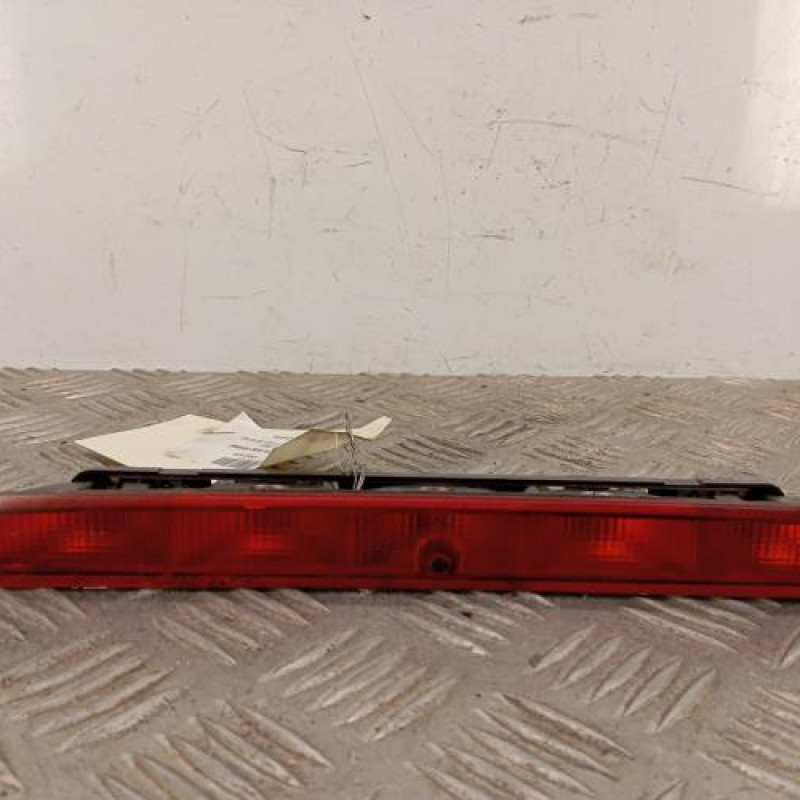 Feu arriere stop central PEUGEOT 206 Feu arriere stop central PEUGEOT 206