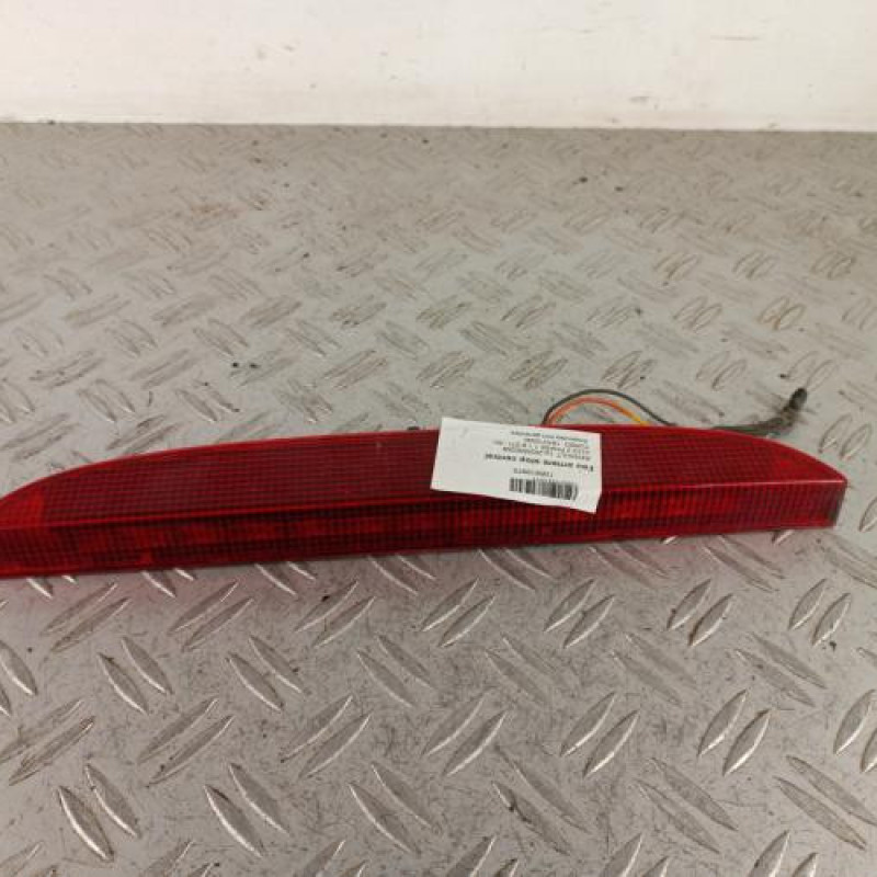 Feu arriere stop central RENAULT CLIO 2 Feu arriere stop central RENAULT CLIO 2