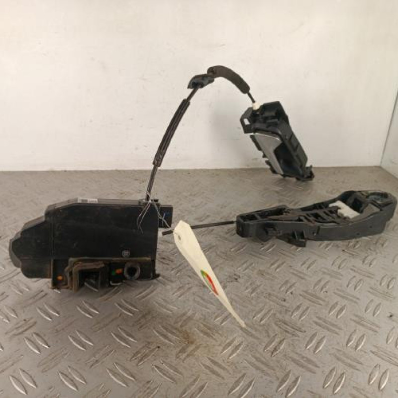 Serrure avant gauche PEUGEOT 308 2 Serrure avant gauche PEUGEOT 308 2