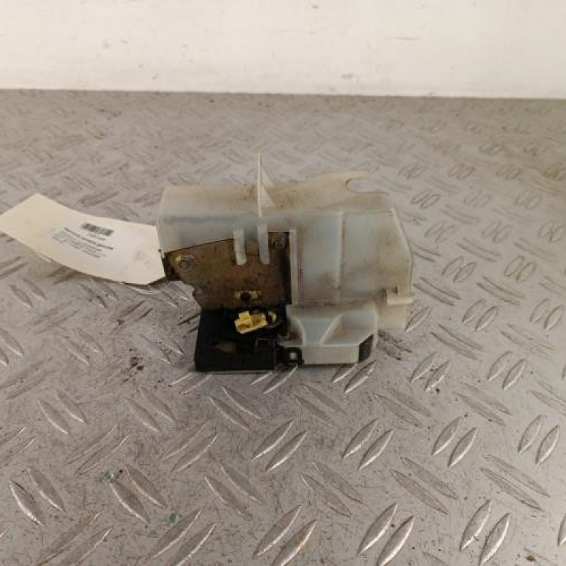 Serrure arriere gauche RENAULT CLIO 2 CAMPUS Serrure arriere gauche RENAULT CLIO 2 CAMPUS