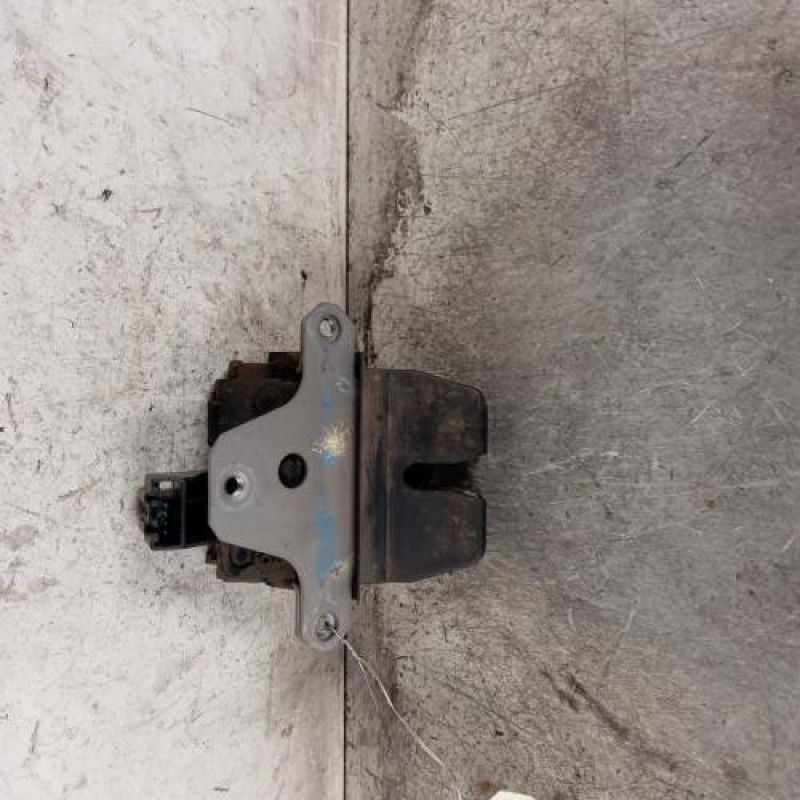 Serrure de hayon FORD FOCUS 3 Serrure de hayon FORD FOCUS 3