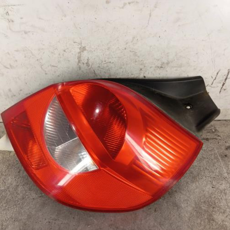 Feu arriere principal droit (feux) RENAULT CLIO 3 Feu arriere principal droit (feux) RENAULT CLIO 3