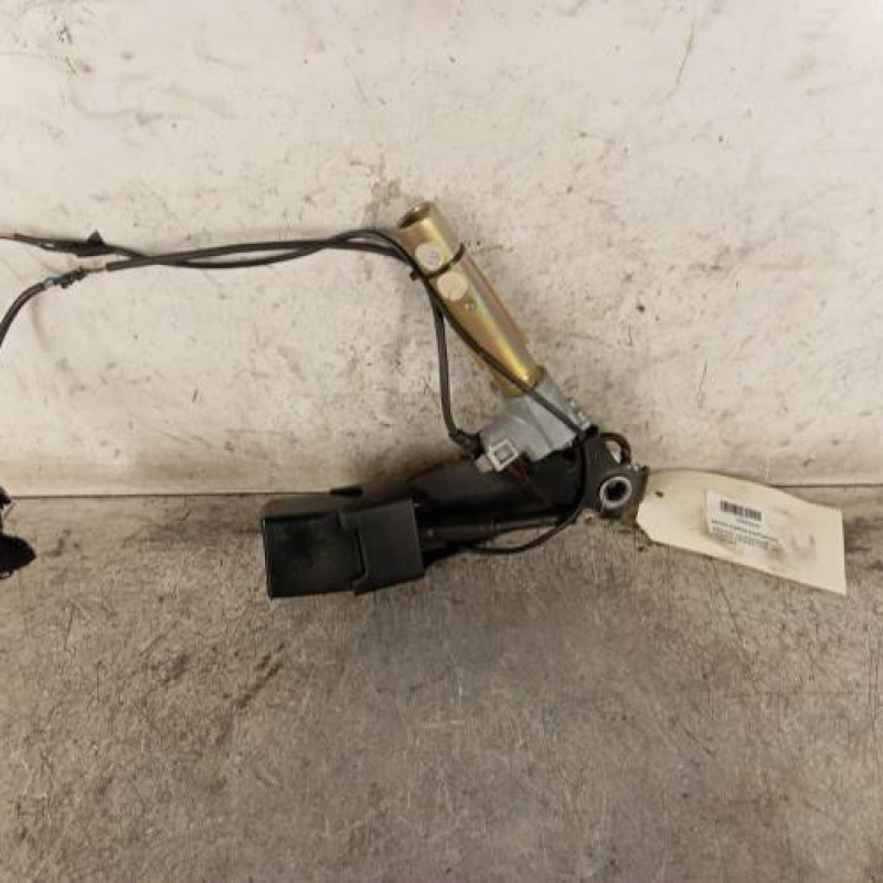 Attache ceinture avant gauche RENAULT KANGOO 1