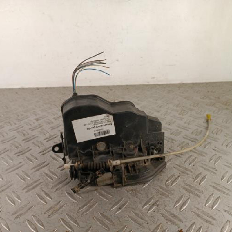 Serrure avant gauche BMW SERIE 1 E87 Serrure avant gauche BMW SERIE 1 E87