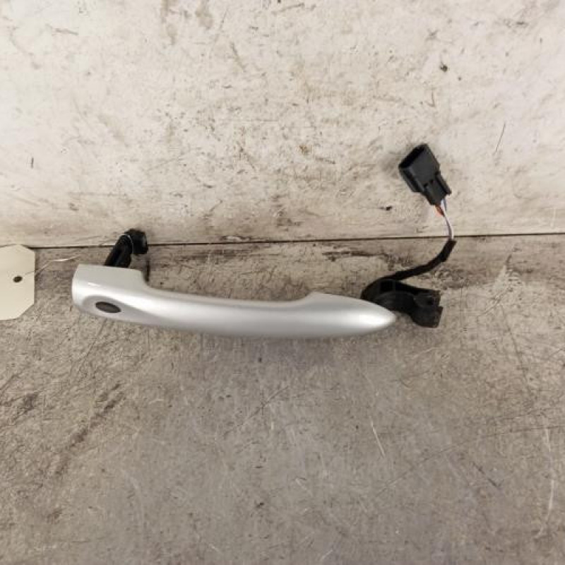 Poignee porte avant gauche RENAULT CLIO 4 Poignee porte avant gauche RENAULT CLIO 4