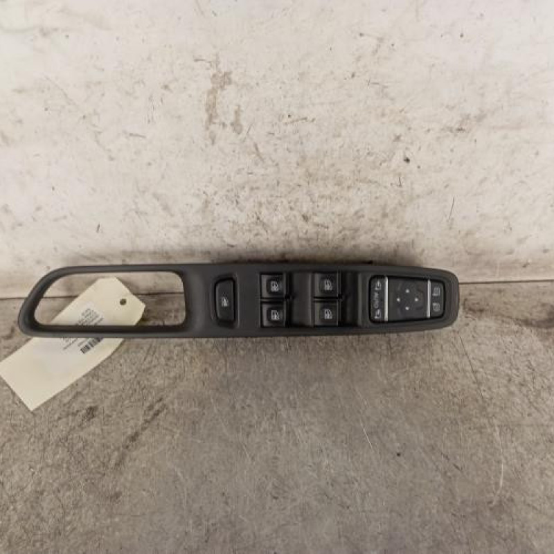 Interrupteur de leve vitre avant gauche RENAULT CLIO 4