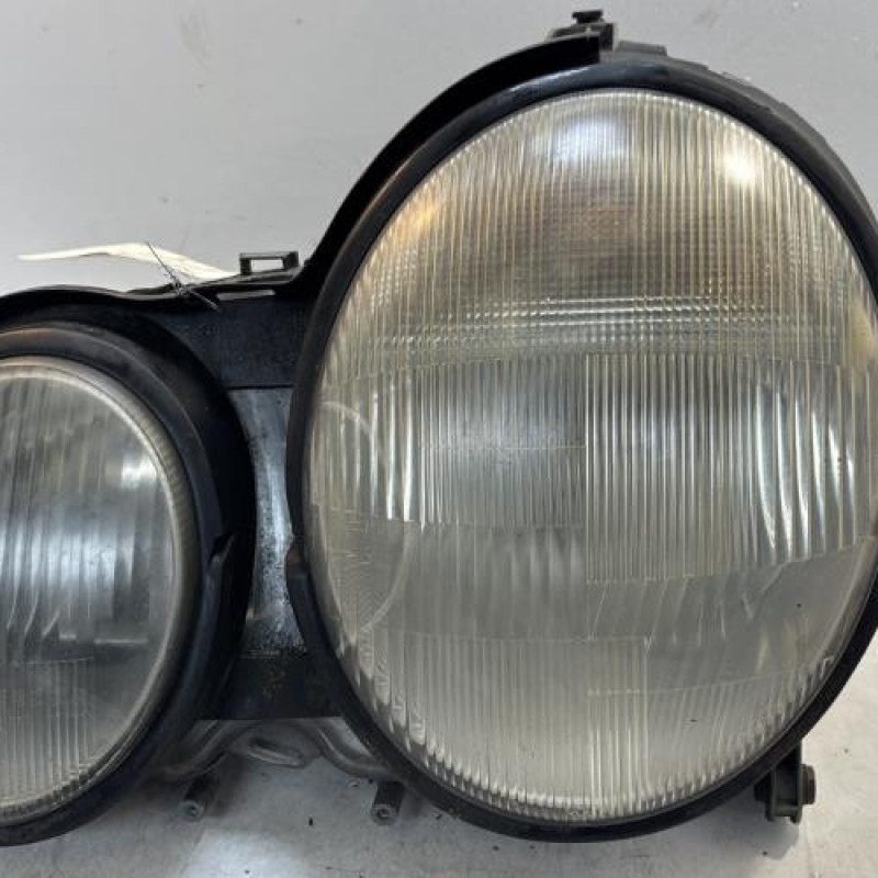 Optique avant principal gauche (feux)(phare) MERCEDES CLASSE E 210