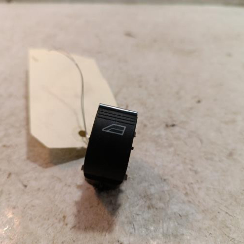 Interrupteur de leve vitre arriere droit FORD KUGA 2