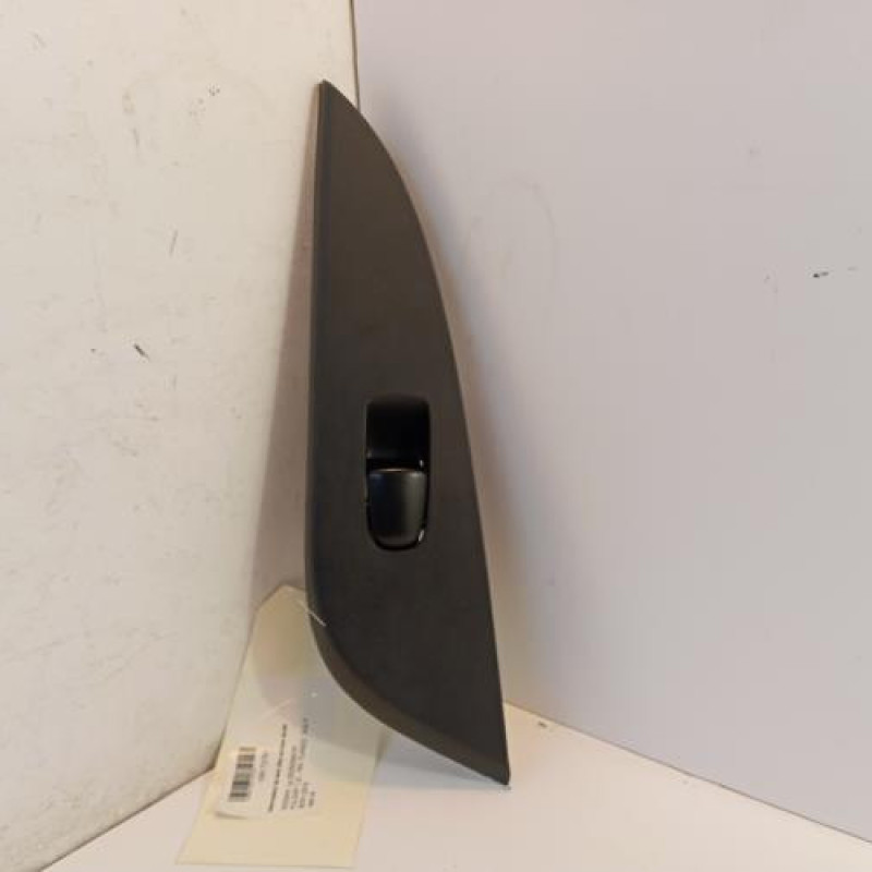 Interrupteur de leve vitre arriere droit NISSAN PULSAR