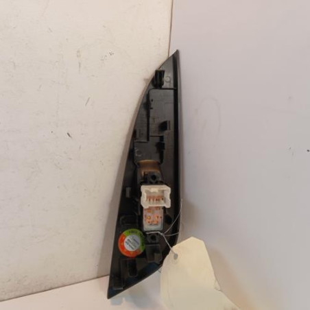 Interrupteur de leve vitre arriere droit NISSAN PULSAR