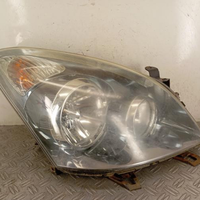 Optique avant principal droit (feux)(phare) TOYOTA COROLLA VERSO 2