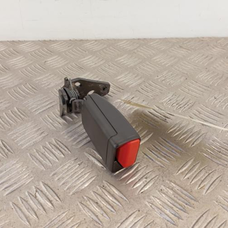 Attache ceinture arriere gauche PEUGEOT 2008 1