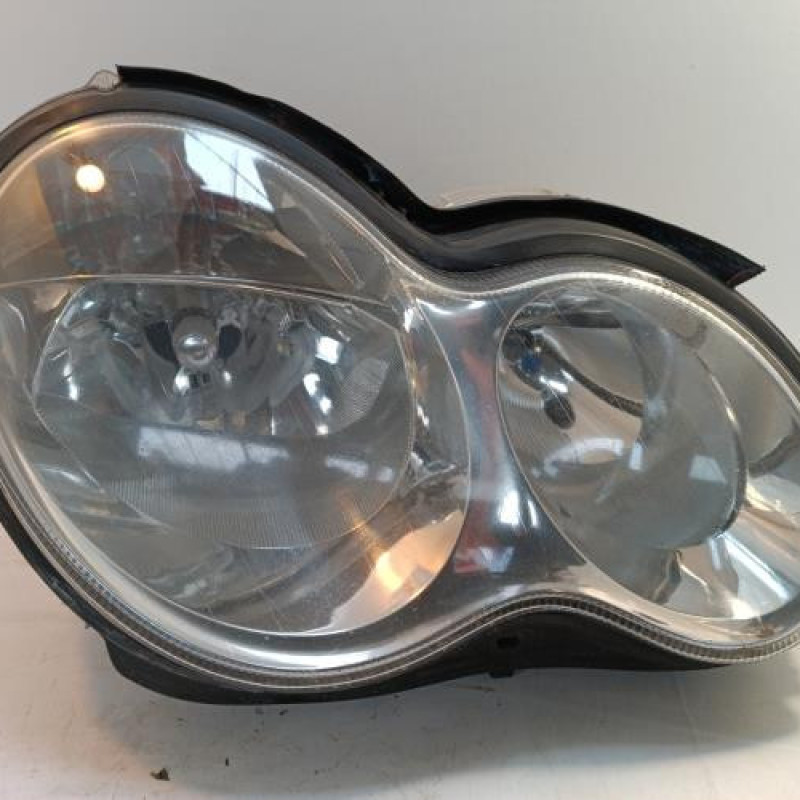 Optique avant principal droit (feux)(phare) MERCEDES CLASSE C 203