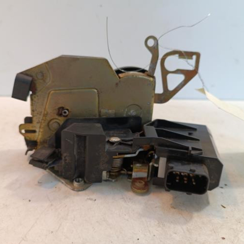 Serrure avant droit BMW Z3 E36 Serrure avant droit BMW Z3 E36