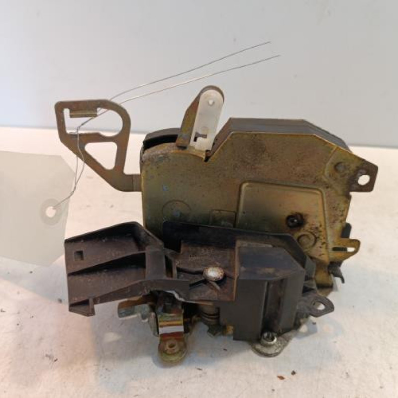 Serrure avant gauche BMW Z3 E36 Serrure avant gauche BMW Z3 E36