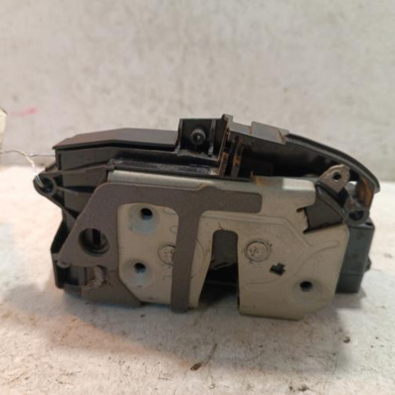 Serrure avant droit FORD KUGA 2 Serrure avant droit FORD KUGA 2