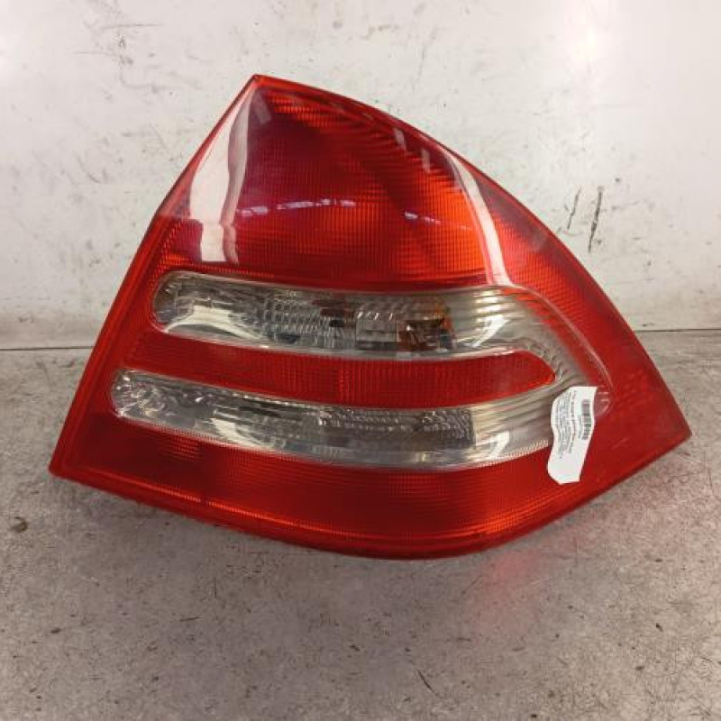 Feu arriere principal droit (feux) MERCEDES CLASSE C 203 Feu arriere principal droit (feux) MERCEDES CLASSE C 203