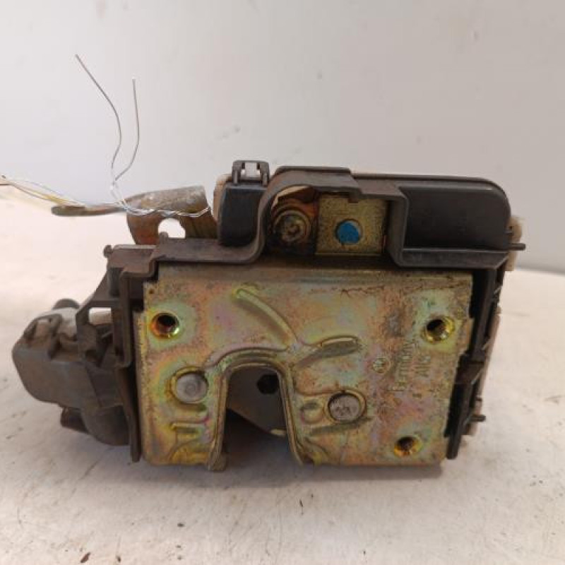 Serrure avant droit VOLKSWAGEN GOLF 3