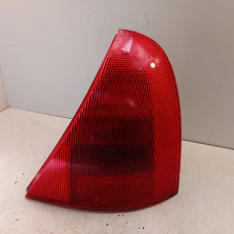 Feu arriere principal droit (feux) RENAULT CLIO 2 Feu arriere principal droit (feux) RENAULT CLIO 2