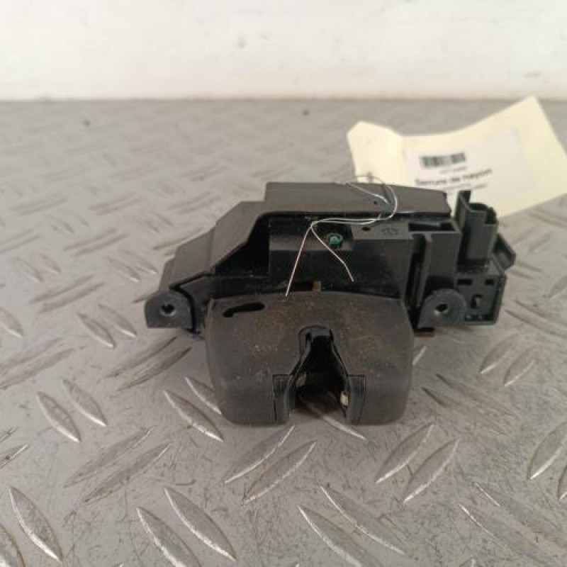 Serrure de hayon OPEL CORSA F Serrure de hayon OPEL CORSA F