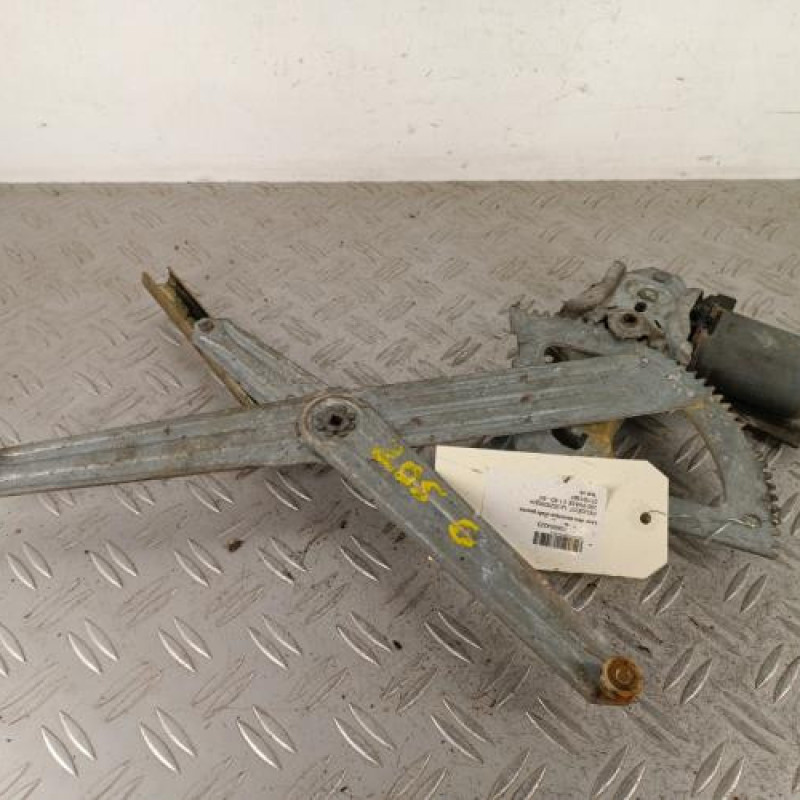 Leve vitre electrique avant gauche PEUGEOT 205