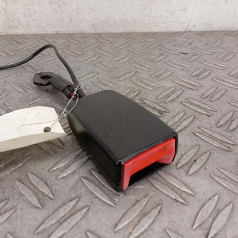 Attache ceinture avant gauche MERCEDES CLASSE GLK 204