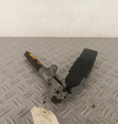 Attache ceinture avant gauche RENAULT KANGOO 1 Photo n°1