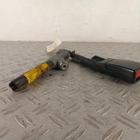 Attache ceinture avant gauche RENAULT KANGOO 1