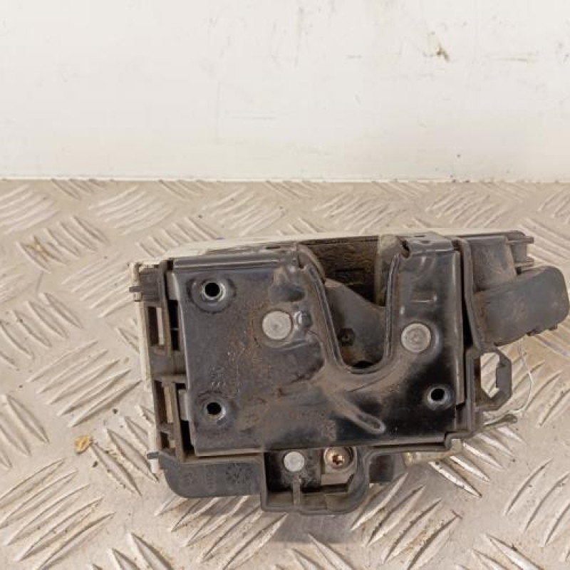 Serrure avant droit VOLKSWAGEN POLO 3 Serrure avant droit VOLKSWAGEN POLO 3
