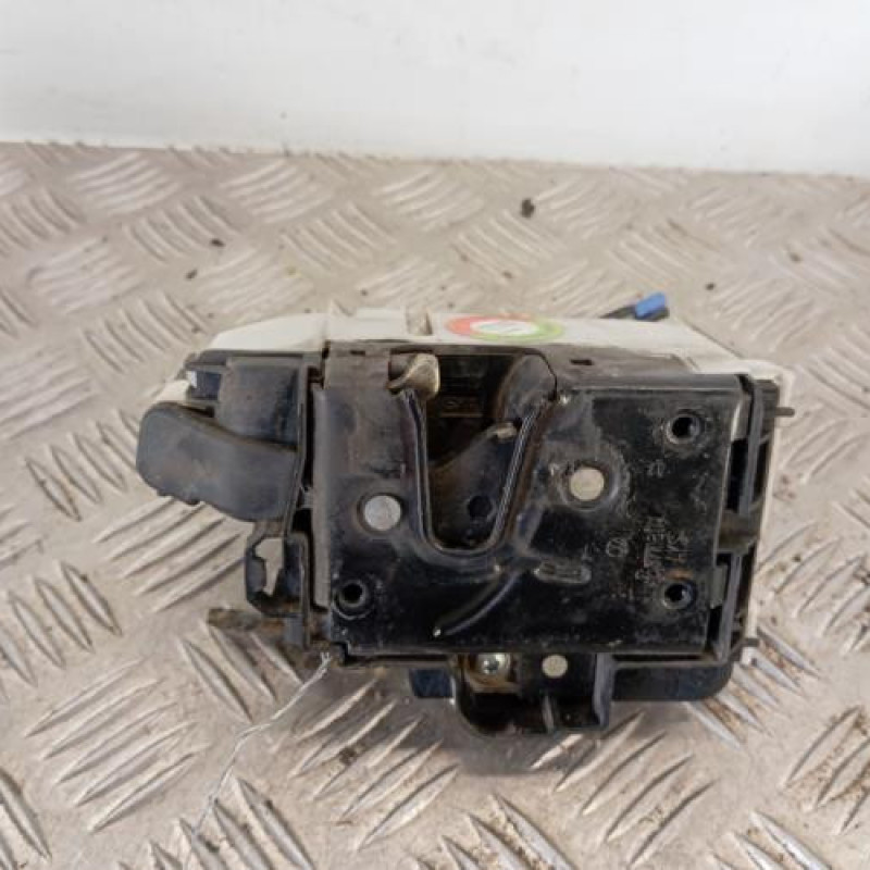 Serrure avant gauche VOLKSWAGEN POLO 3 Serrure avant gauche VOLKSWAGEN POLO 3