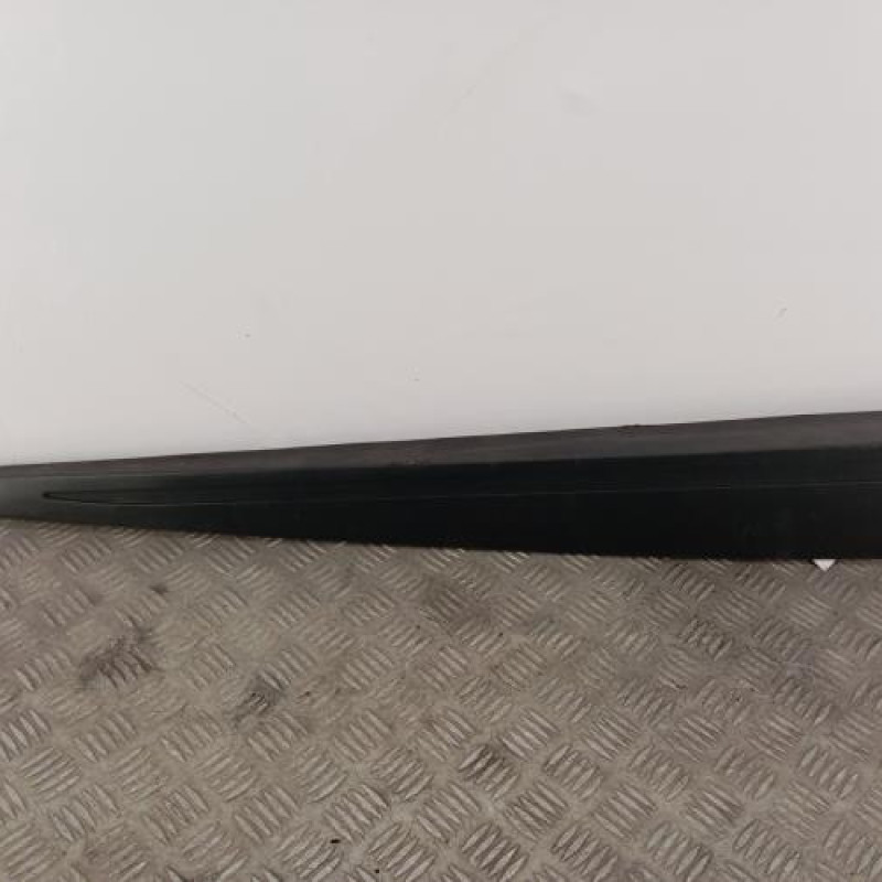 Baguette de porte avant droite RENAULT CLIO 4 Baguette de porte avant droite RENAULT CLIO 4