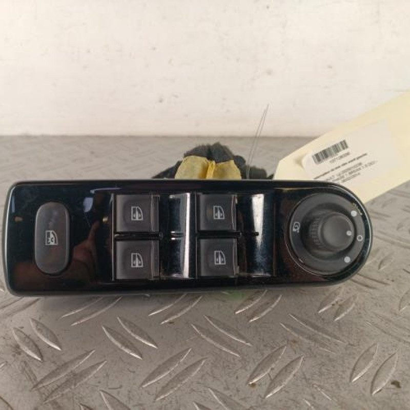Interrupteur de leve vitre avant gauche RENAULT CLIO 4