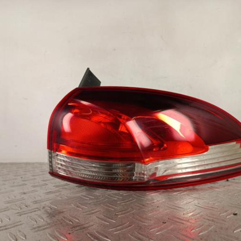 Feu arriere principal droit (feux) RENAULT CLIO 4 Feu arriere principal droit (feux) RENAULT CLIO 4
