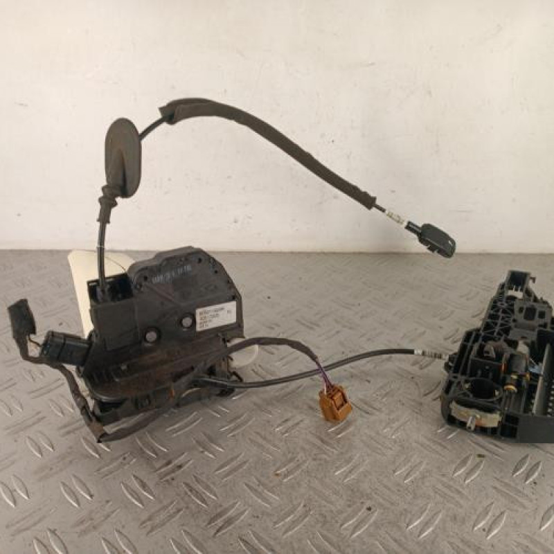 Serrure avant gauche RENAULT CLIO 4 Serrure avant gauche RENAULT CLIO 4