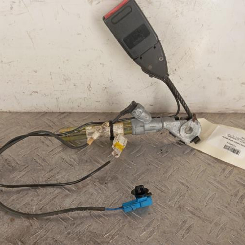 Attache ceinture avant gauche RENAULT CLIO 2