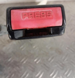 Attache ceinture avant gauche RENAULT CLIO 2 Photo n°3