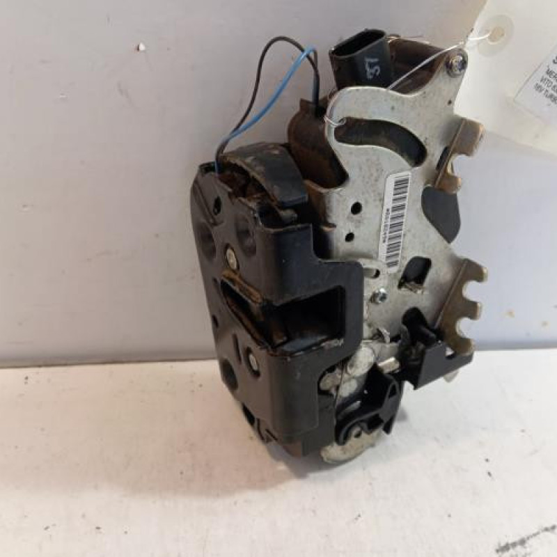 Serrure avant droit MERCEDES VITO 639