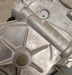Moteur essuie glace arriere RENAULT CLIO 4 Photo n°4