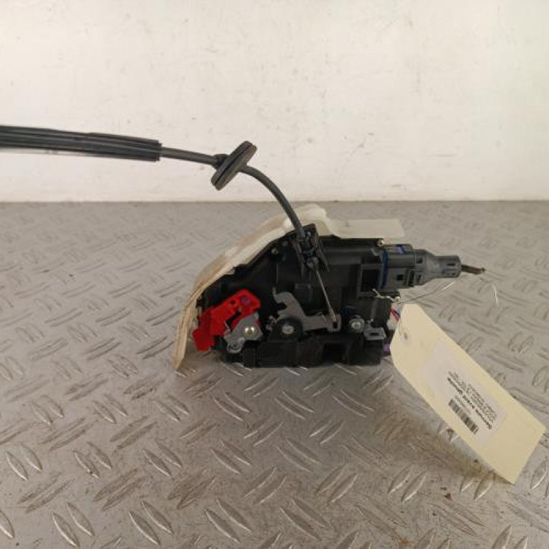 Serrure avant gauche VOLKSWAGEN GOLF 6 Serrure avant gauche VOLKSWAGEN GOLF 6