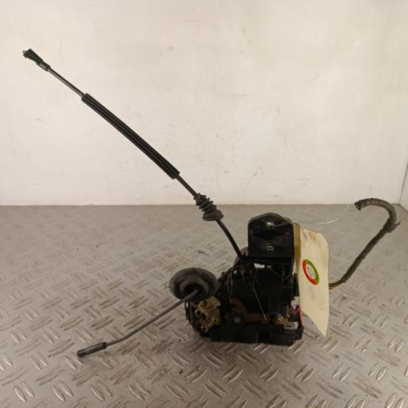 Serrure avant gauche VOLKSWAGEN GOLF 4 Serrure avant gauche VOLKSWAGEN GOLF 4
